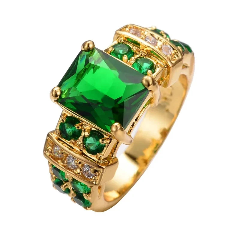 Green crystal fashion ring with a silver band, stylish wedding ring from Corporación Turística.