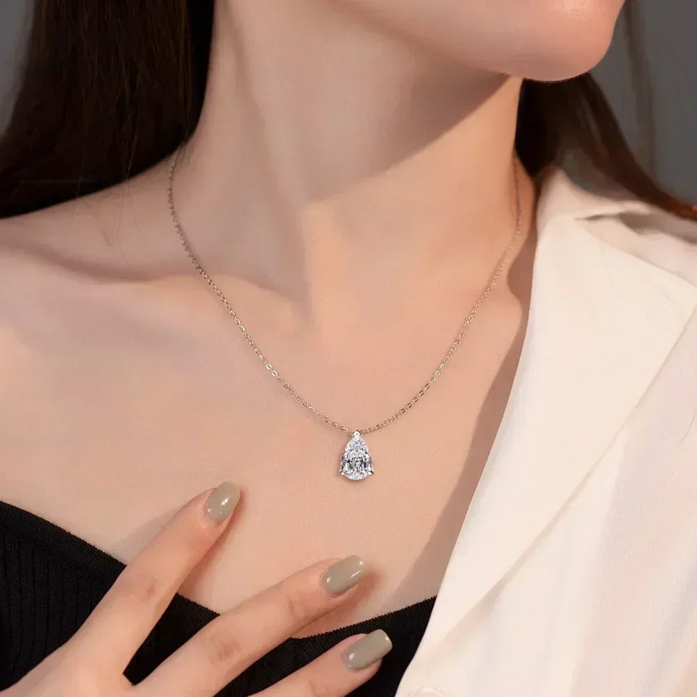 Silver moissanite pendant necklace featuring a teardrop-shaped moissanite gemstone, elegant jewelry by Corporación Turística.