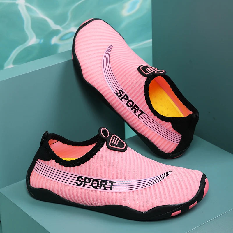 Unisex fitness shoes by Corporación Turística, indoor athletic footwear with breathable design and slip-resistant soles.
