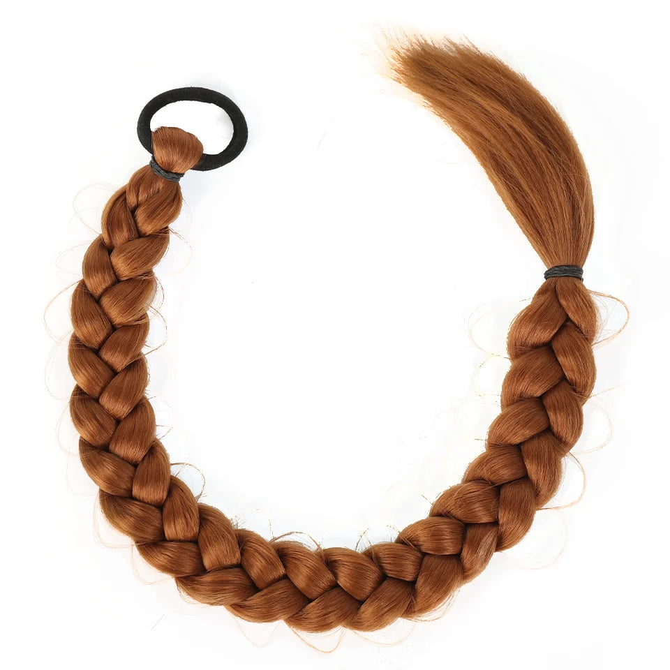 Trenzadas de extensiones de cabello de cola de caballo de Corporación Turística, con cabello largo y trenzado en color natural.