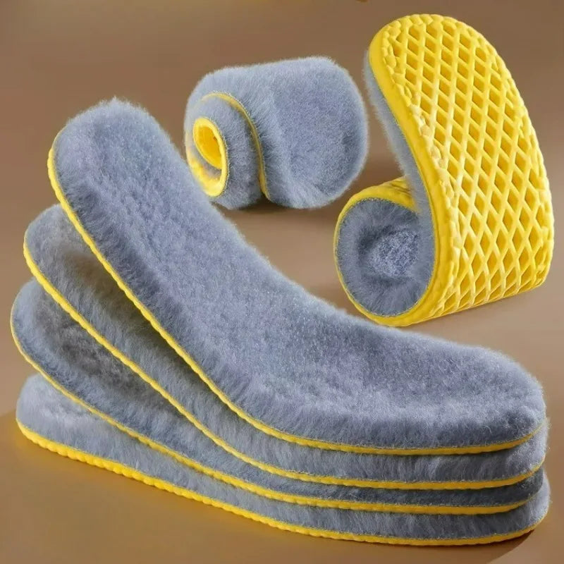 Pair of breathable fleece insoles from Corporación Turística, size 39-40, designed for winter comfort and foot support.
