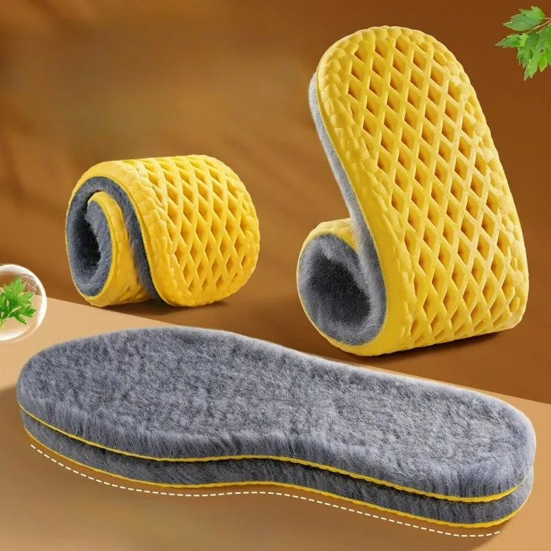 Two pairs of breathable fleece insoles for winter from Corporación Turística, shown in size 39-40, designed for comfort and warmth.
