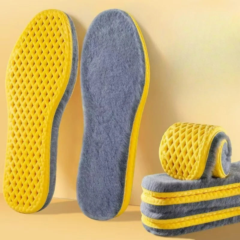 Pair of breathable felt insoles from Corporación Turística, designed for winter comfort, shown in size 39-40.