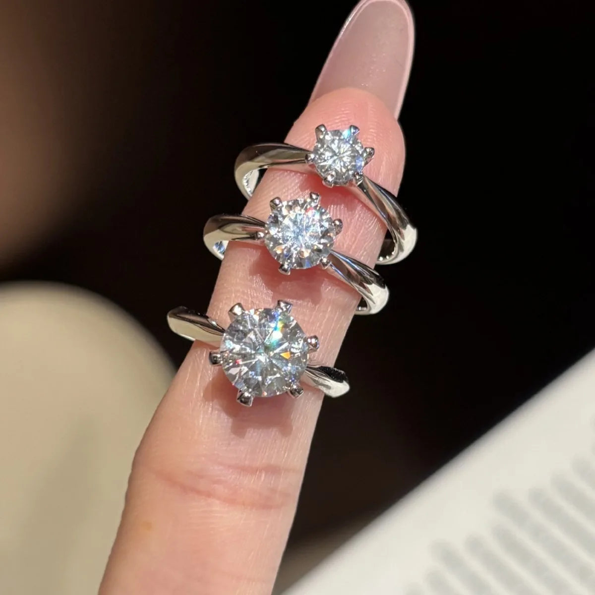 Sterling silver 925 ring with 3ct 9mm moissanite stone, luxurious and sparkling jewelry from Corporación Turística.