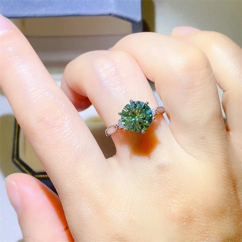 Luxury 18K white platinum moissanite ring featuring a 2.2-carat center stone, elegant and high-quality jewelry design.