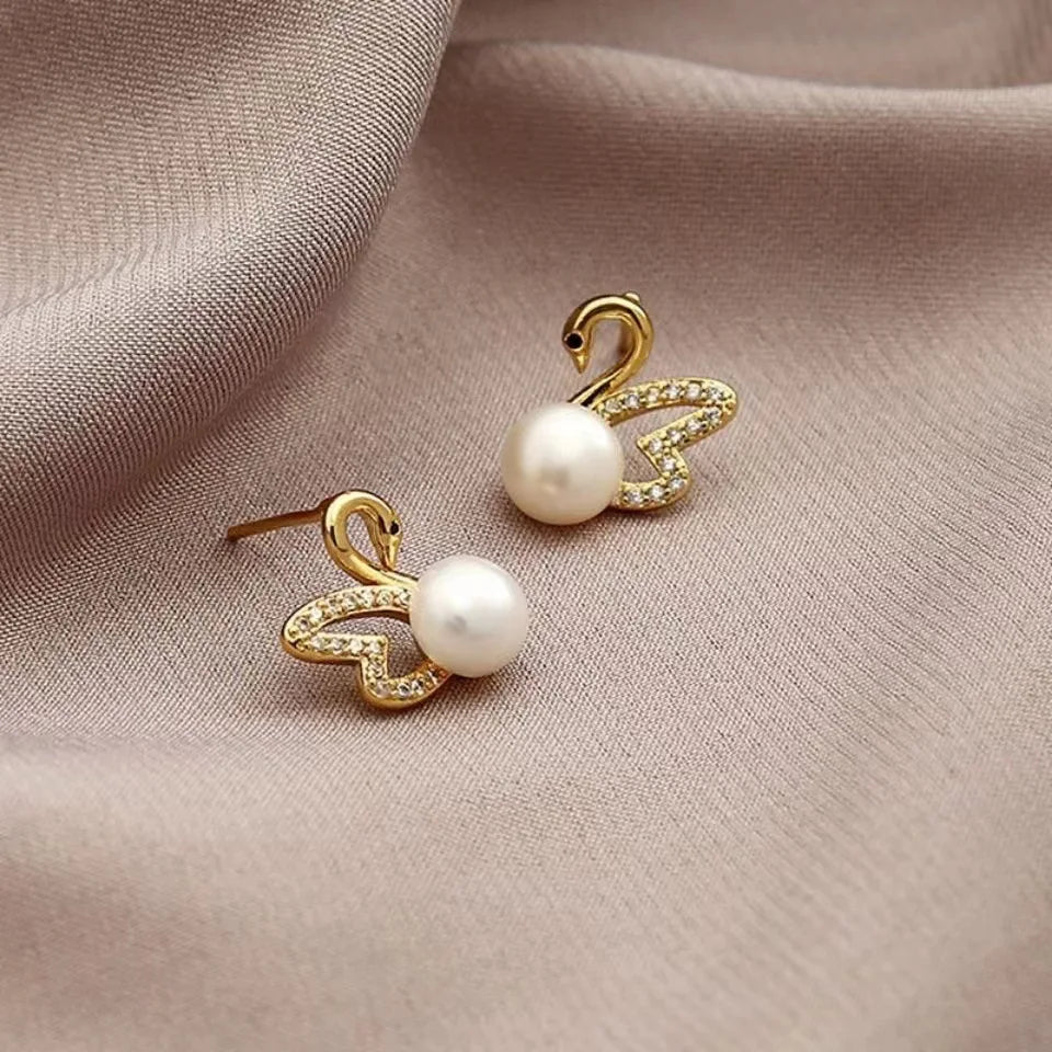 Silver 92% crystal hollow swan earrings with needle design, elegant jewelry from Corporación Turística.
