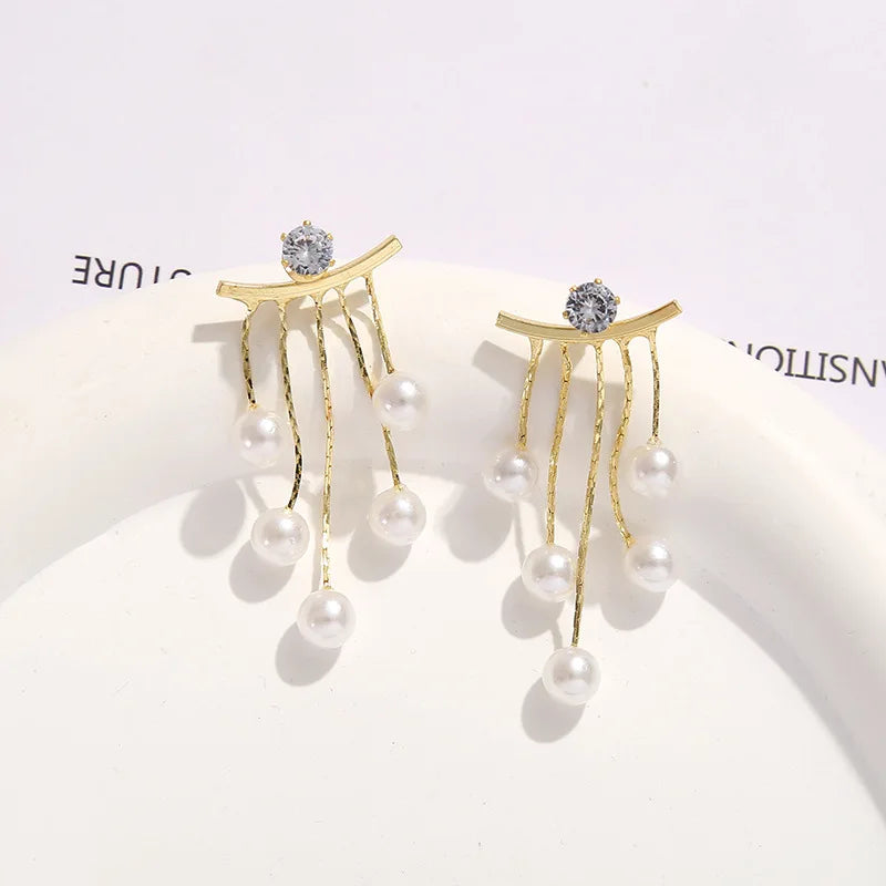 Korean-style pearl tassel earrings with needle hook, featuring 5mm crystal beads, stylish jewelry by Corporación Turística.