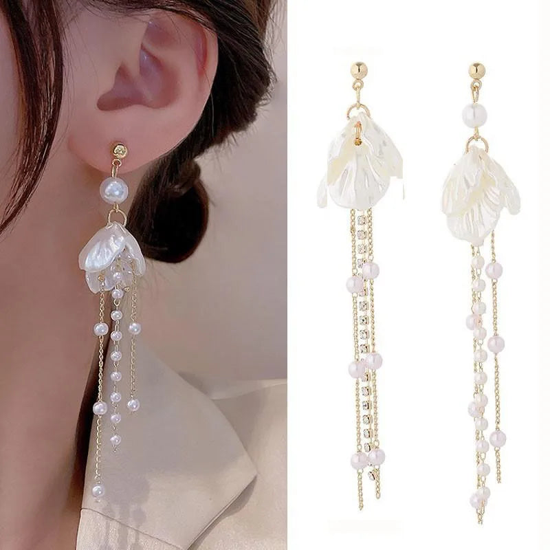 Korean fashion pearl tassel earrings with needle hook, white pearl beads, stylish and elegant for women.