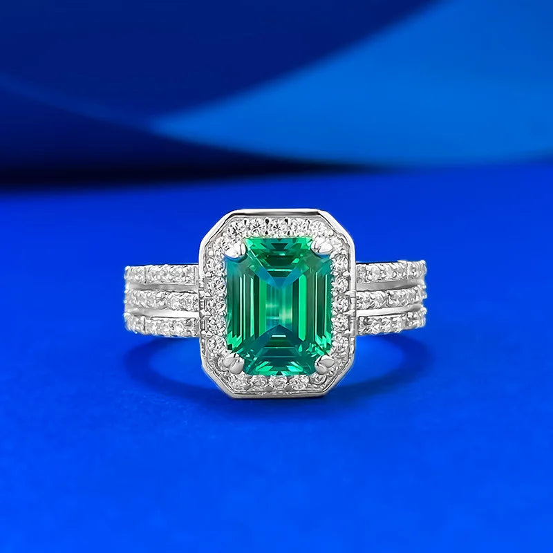 Solid 18K white platinum luxury ring with green accents from Corporación Turística, showcasing intricate design and high-quality craftsmanship.
