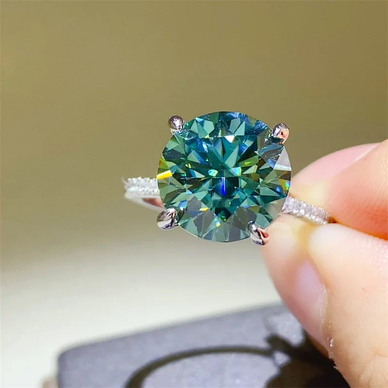 Green diamond engagement ring with a perfect cut, featuring a stunning green diamond set in a sleek band.