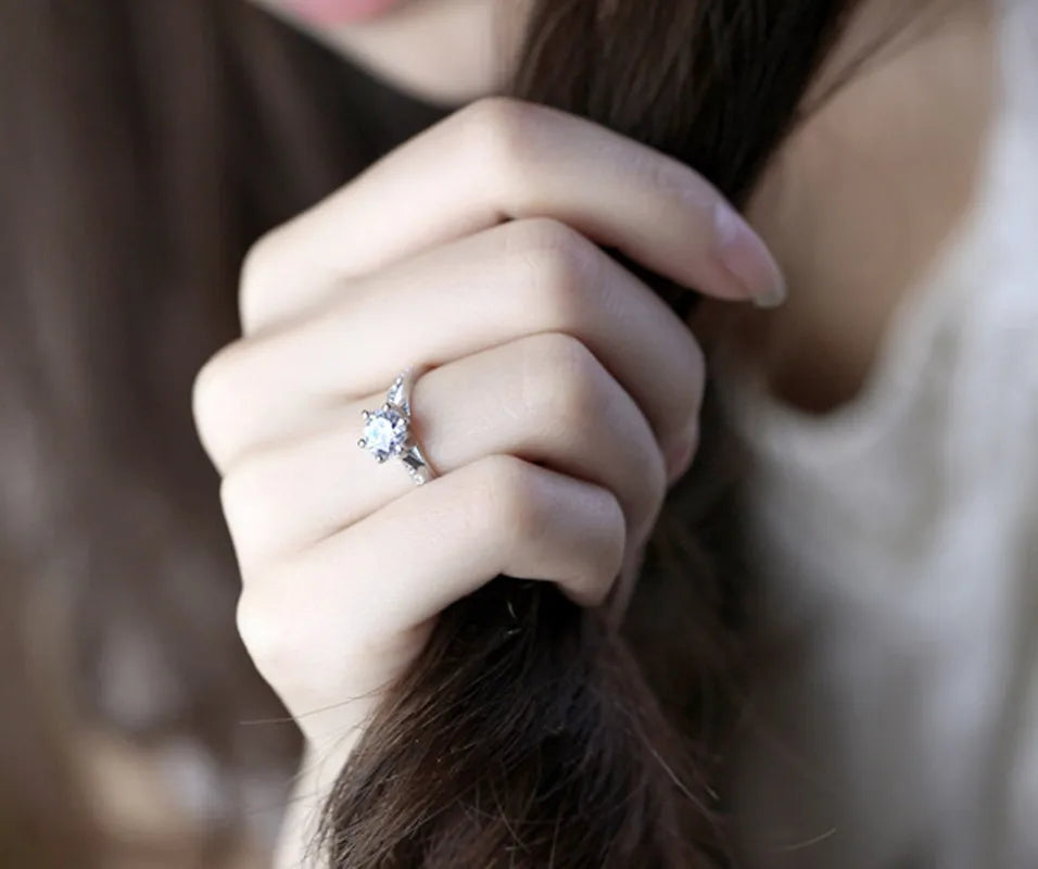 Elegant silver 925 jewelry ring for women, featuring a classic design with a luxurious finish, perfect for sophisticated style.