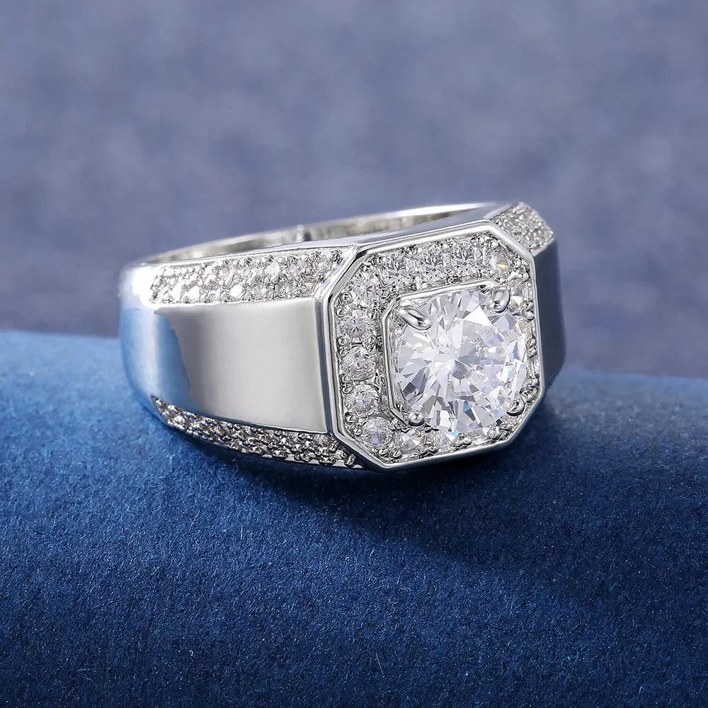 Elegant silver 925 wedding ring with a gemstone, showcasing intricate design and luxurious craftsmanship.