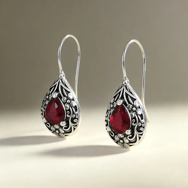 Sterling silver 925 geometric hoop earrings for women, elegant jewelry with modern design by Corporación Turística.