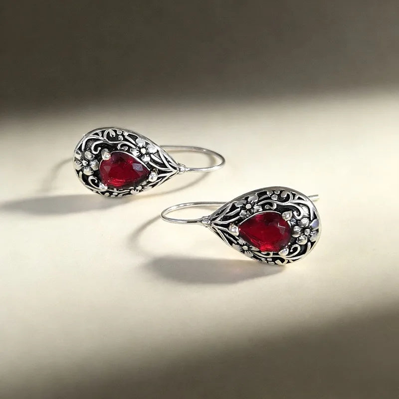 Sterling silver 925 geometric earrings for women, stylish and modern jewelry by Corporación Turística