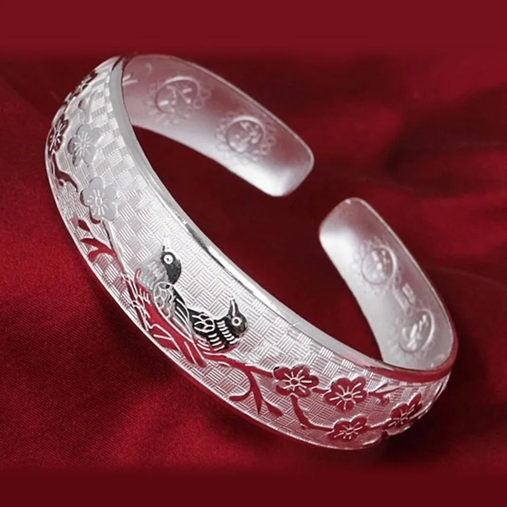Open simple sterling silver bracelets for women by Corporación Turística, featuring sleek, minimalist silver bangles.