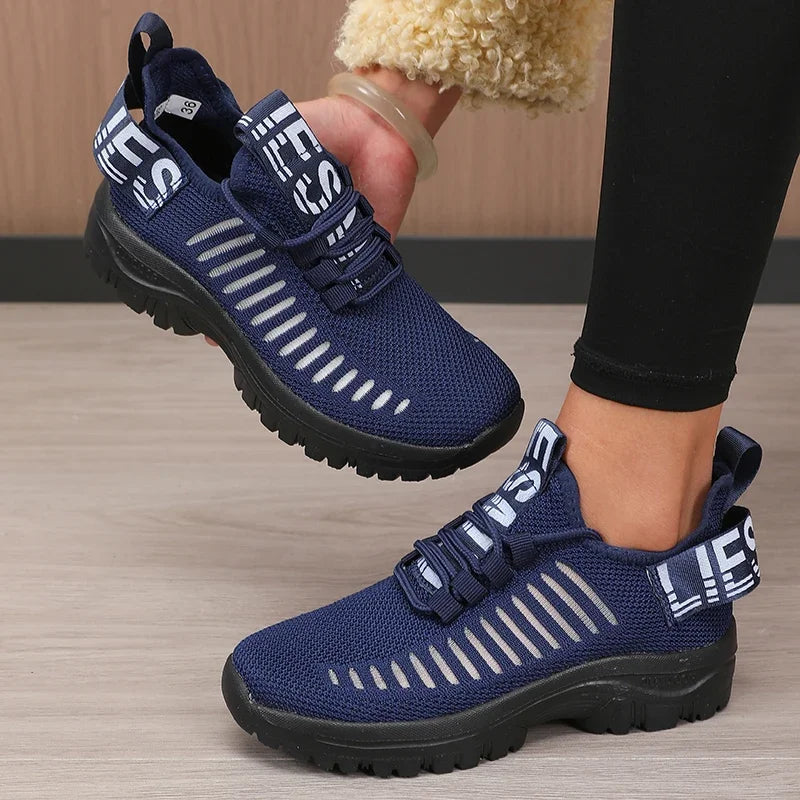 Black men's 2025 fashion running sneakers with breathable mesh from Corporación Turística.