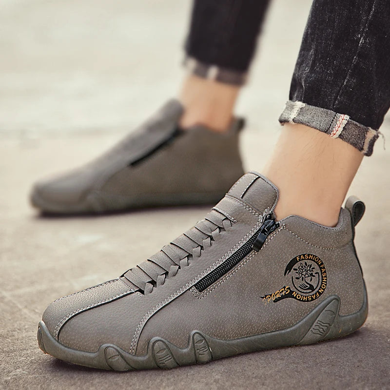 Black men's high-top sneakers with thick soles from Corporación Turística, showcasing stylish footwear with a modern design.