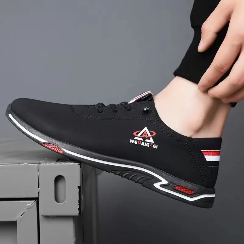 Black men's casual leather shoes with soft soles from Corporación Turística, featuring a comfortable and stylish design.