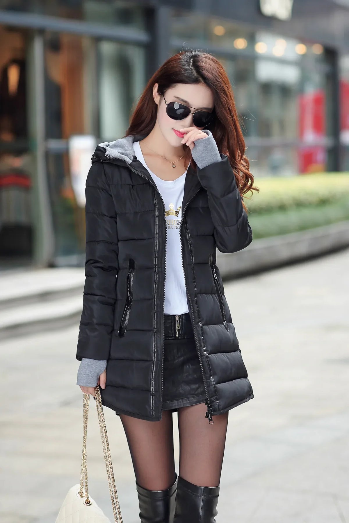 Black women's fashion casual gloves and fitted jacket by Corporación Turística, displayed together in a stylish outfit.