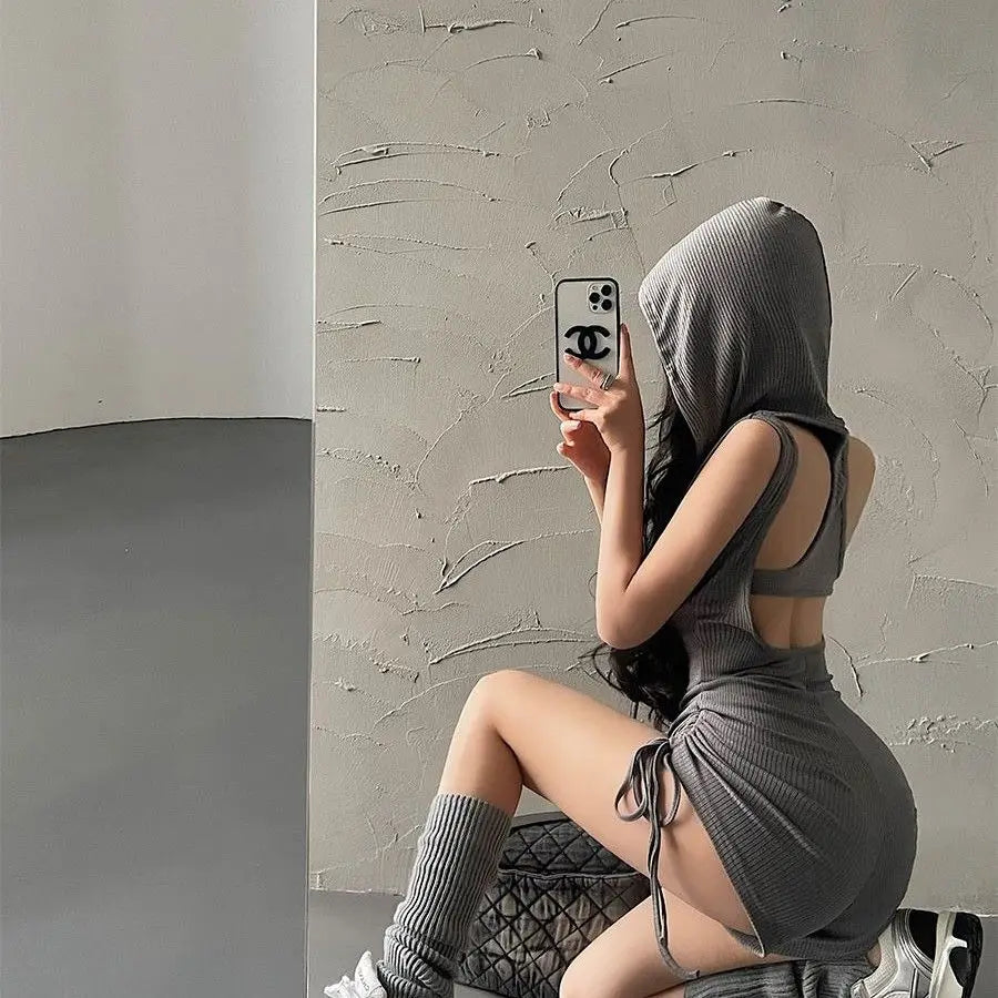 Black Y2K Hot Girl sleeveless hoodie romper with hood and drawstring, casual and trendy style by Corporación Turística.