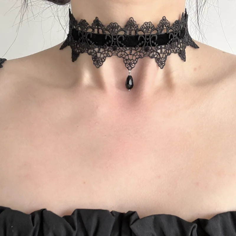 Black sexy lace floral collar for women, stylish jewelry accessory from Corporación Turística, perfect for elegant outfits.