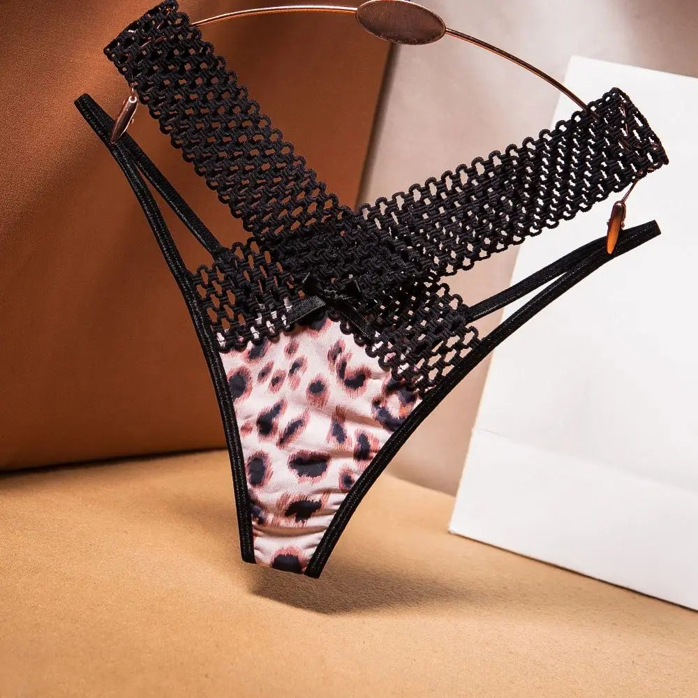 Black and white low-rise comfortable tanga with cutouts, styled in French design by Corporación Turística.