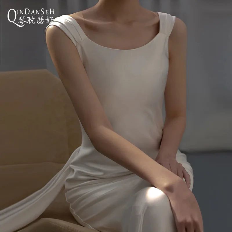 Lightweight backless wedding dress by Corporación Turística, featuring elegant design and flowing fabric for bridal occasions.