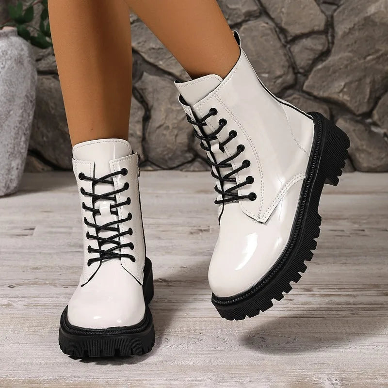 Black women's individual boots, versatile ankle booties with platform from Corporación Turística, shown on a white background.