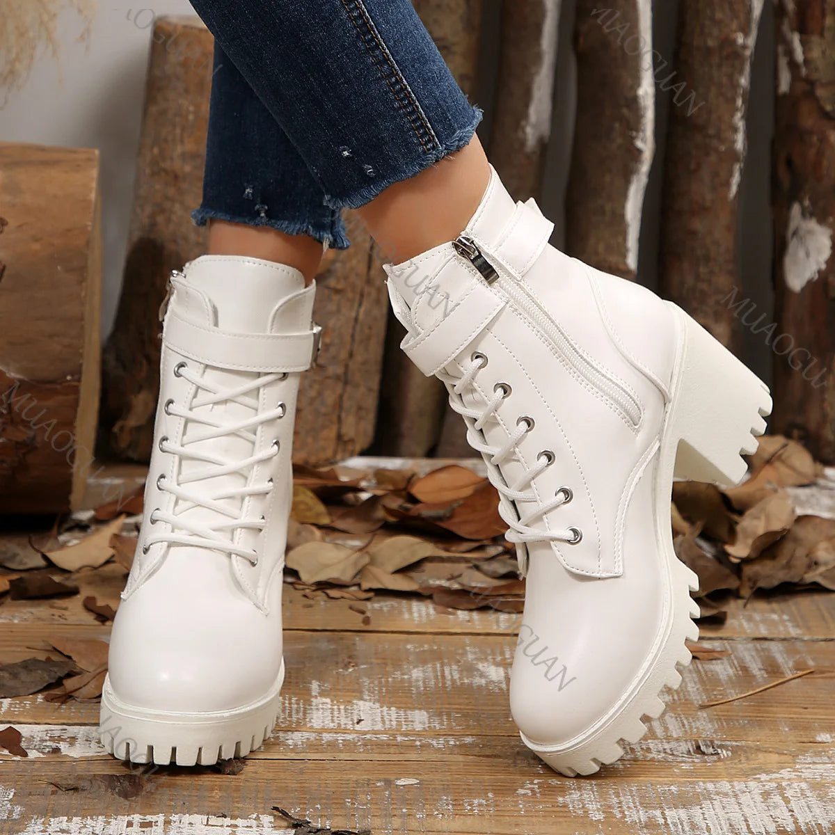 Women's fall and winter boots with buckle detail, white leather, stylish and new from Corporación Turística.