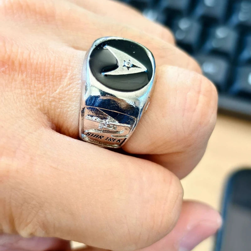 Personalized popular men's and women's rings with white plated silver finish, featuring unique designs by Corporación Turística.