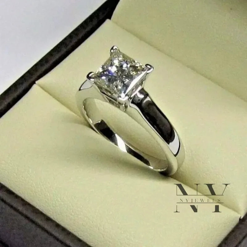 S925 silver ring with 1.5 carat moissanite gemstone, featuring platinum plating and certification, jewelry by Corporación Turística.
