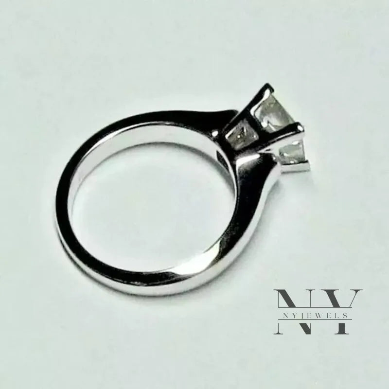 S925 silver ring with 1.5CT moissanite gemstone, plated in platinum, featuring a sleek, elegant design.