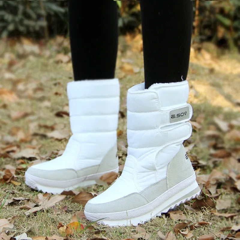Thick winter snow boots for women by Corporación Turística, featuring blue color and insulated design for cold weather.