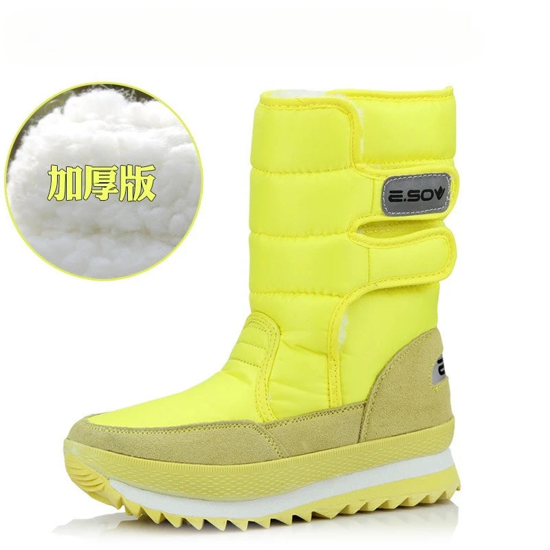 Thick winter snow boots for women by Corporación Turística, blue insulated waterproof boots with rugged soles for cold weather.