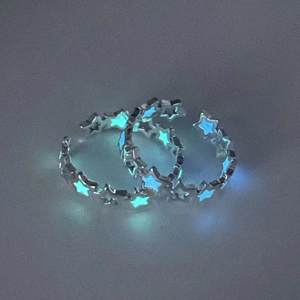 Luminosos anillos de estrella hueca para mujeres y hombres, en color azul, con diseño brillante y moderno.