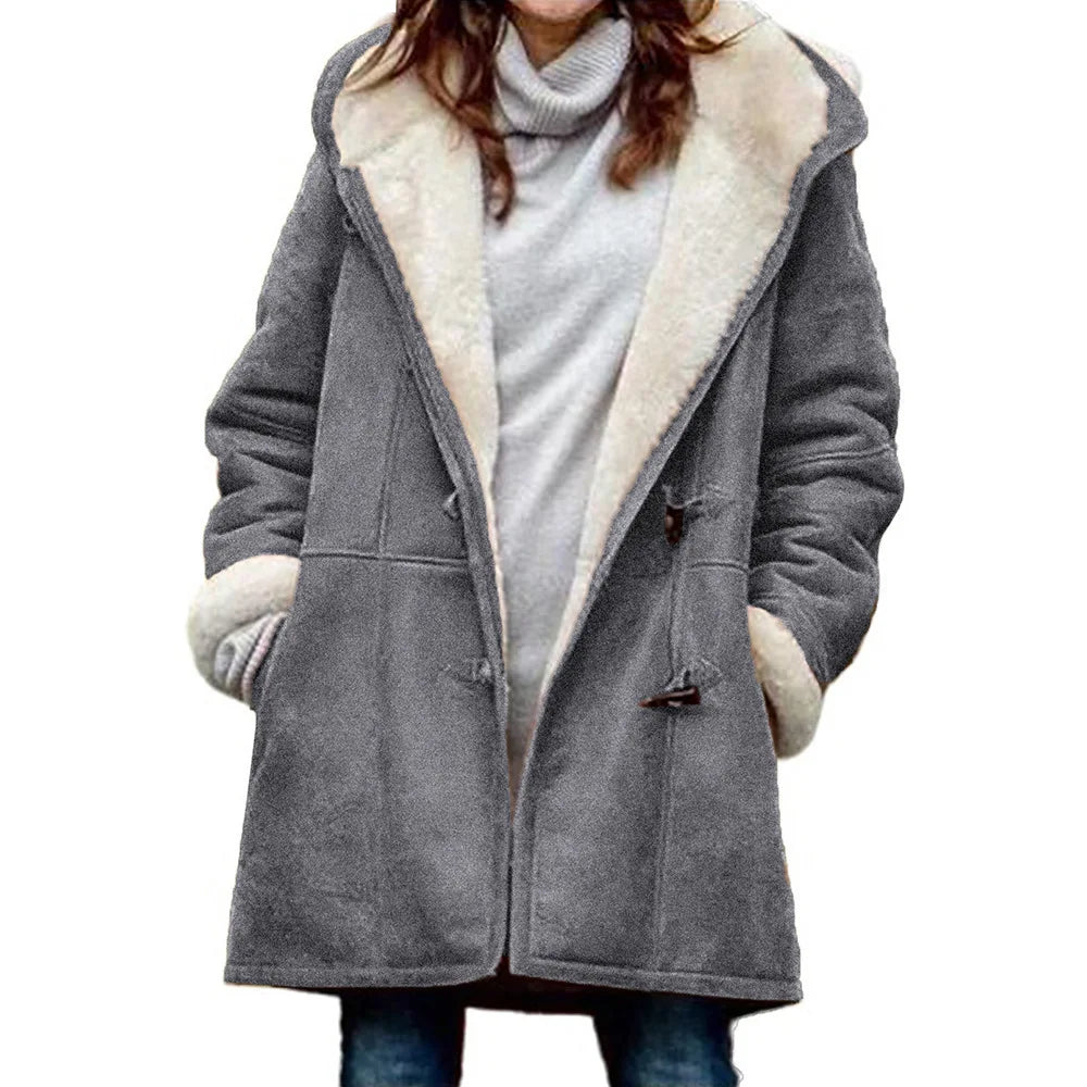 Nuevo mujer abrigo de otoño e invierno 2026 de Corporación Turística con capucha, en color oscuro y diseño elegante.
