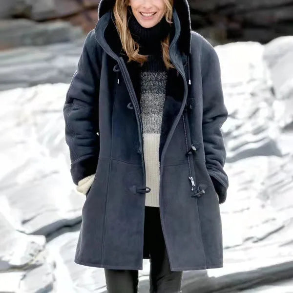 Nuevo abrigo de mujer para otoño e invierno 2026 con capucha, de Corporación Turística, en color borgona y tamaño XXL.