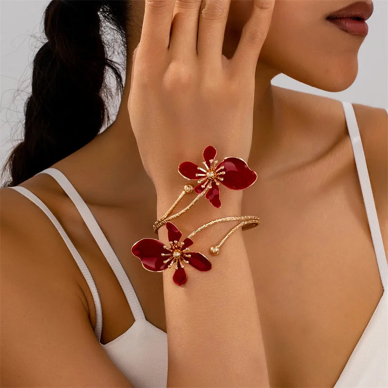 Bohemian floral enamel bracelet for women featuring colorful floral patterns, crafted by Corporación Turística.