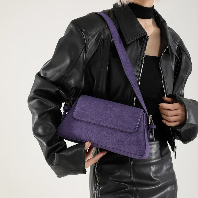 Luxurious purple single-shoulder handbag for women from Corporación Turística, featuring a stylish design and 30cm size.