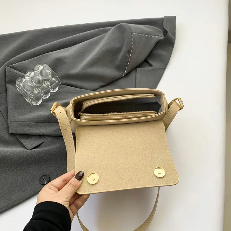 Luxury purple single-shoulder handbag for women by Corporación Turística, featuring a sleek design and 30cm size.