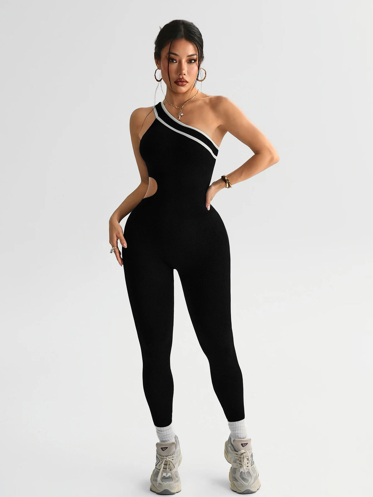 Brown seamless yoga bodysuit for women, Corporación Turística, designed for comfortable training and active wear.