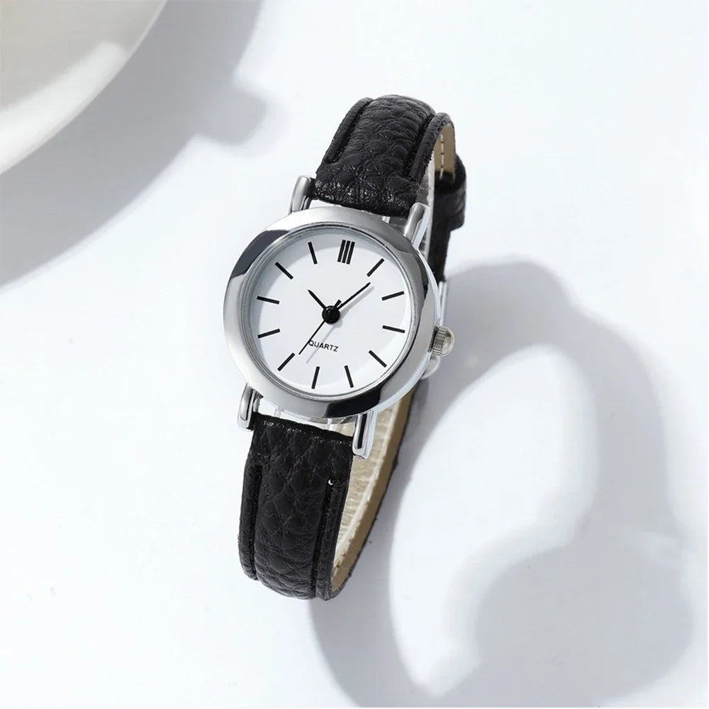 Minimalist AAAMinimalist women's quartz watch with a white dial and brown strap, stylish and elegant timepiece by Corporación Turística.