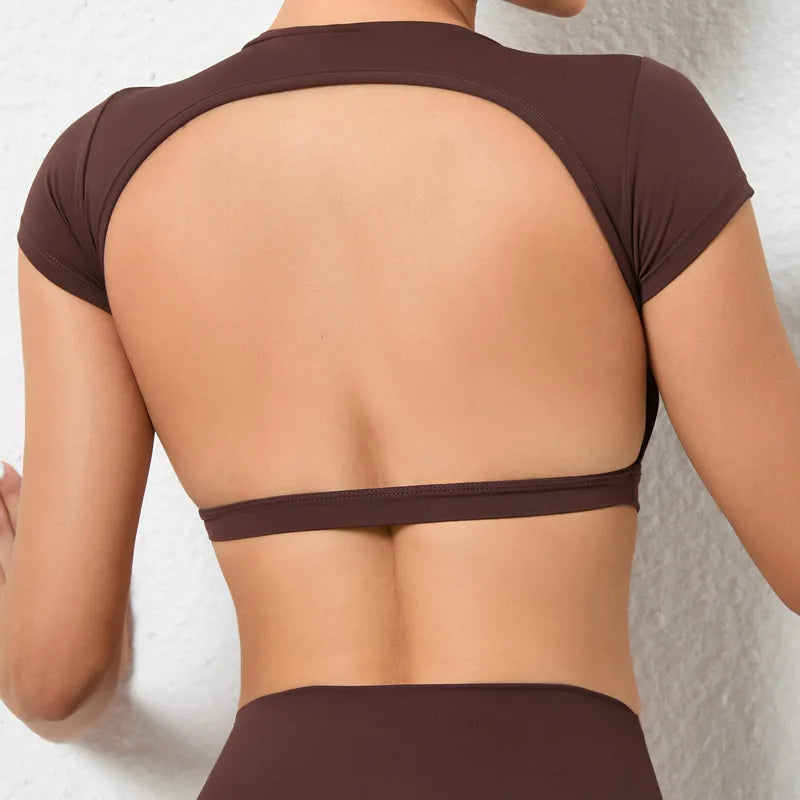 Hearuisavy breathable summer sports t-shirt by Corporación Turística, burgundy color with chest padding, suitable for active wear.