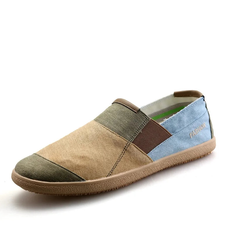 Tan mocasines informales para hombre sin cordones de Corporación Turística, en color caqui y talla 41, con suela de goma.