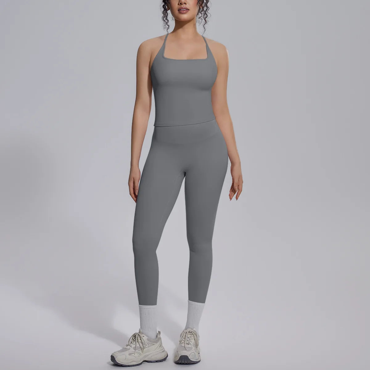 Conjunto de yoga de 2 piezas para mujer en color verde de Corporación Turística, ropa de gimnasio cómoda y moderna.