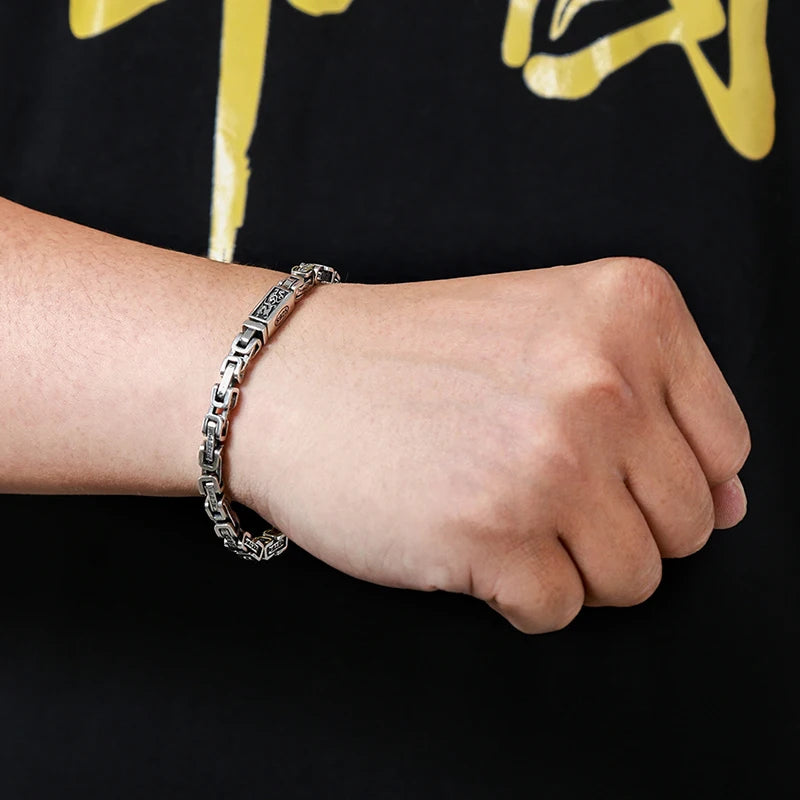 HXF Hanfeng dragon pattern Mantra pendant in silver, six-character design, crafted by Corporación Turística, 22 cm length.