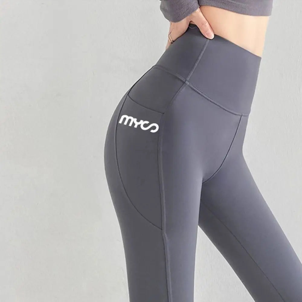 Seamless black women's leggings with a side pocket, made by Corporación Turística, shown on a model.
