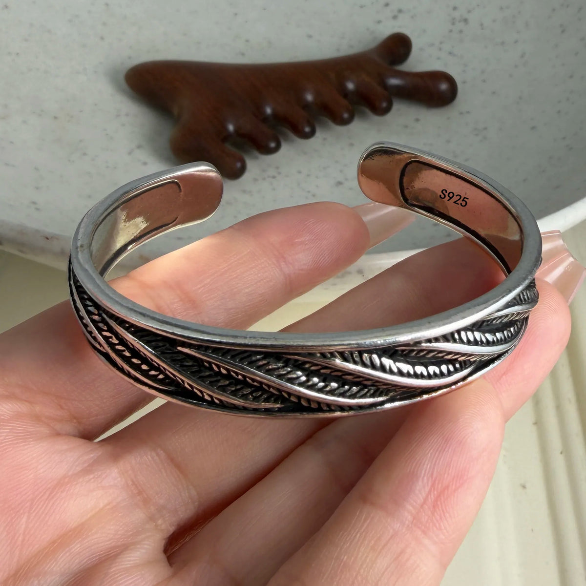Retro silver bracelet for women, 925 sterling, solid and stylish, featuring intricate designs and a polished finish.