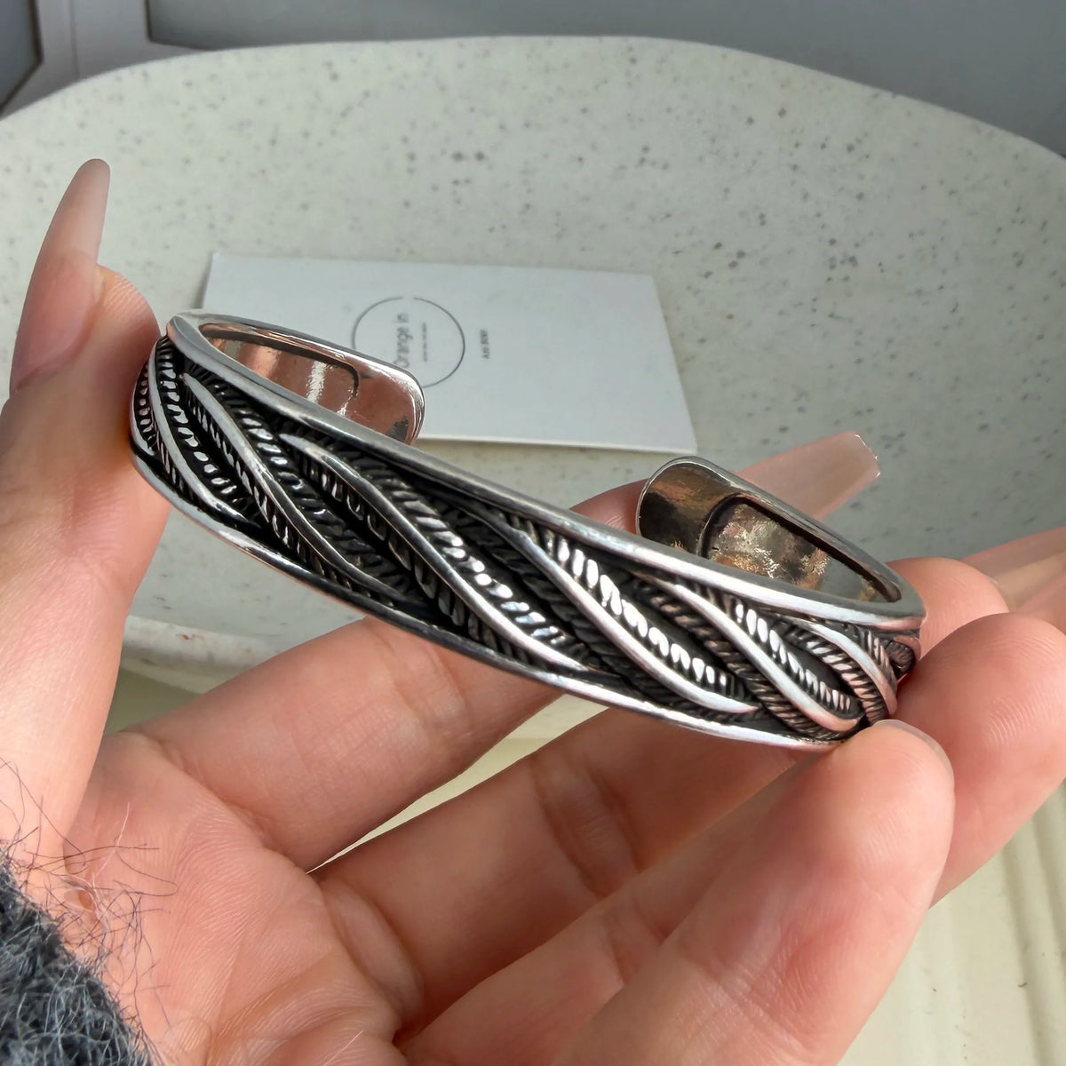 Retro silver bracelet for women, made of 925 solid sterling silver, featuring a vintage design with detailed craftsmanship.