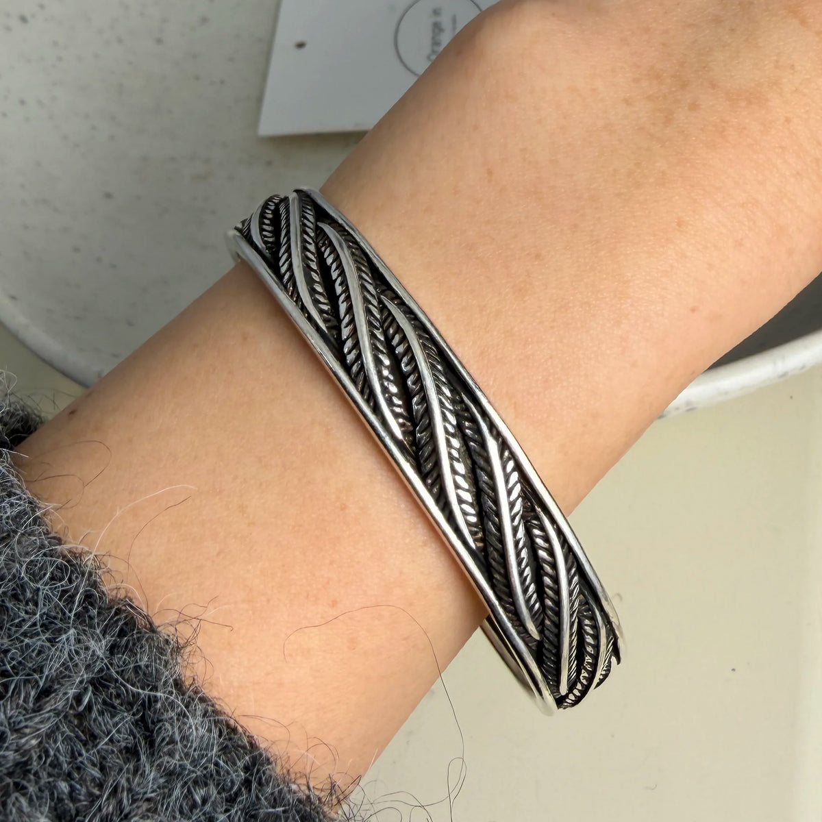 Silver 925 retro bracelet for women, showcasing a solid, vintage-inspired design with intricate details and a polished finish.